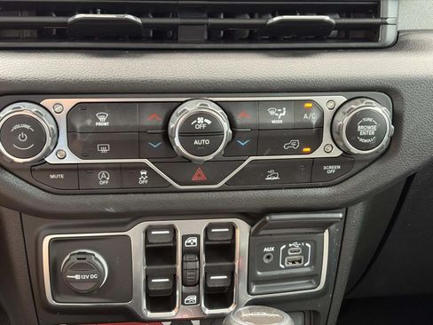 Used 2024 Jeep Gladiator Sport AWD/4WD image 29