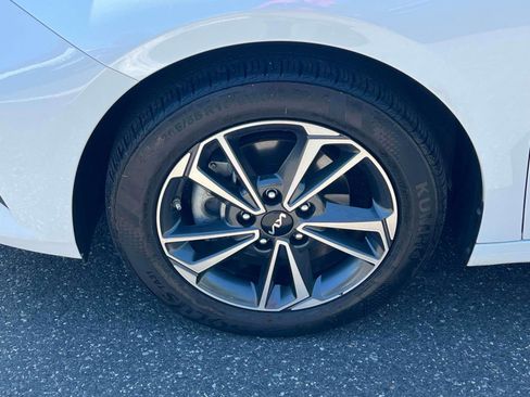 Used 2023 Kia Forte LXS w/ LXS Technology Package FWD image 6