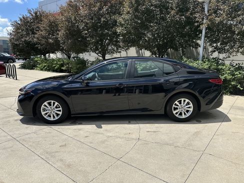 Used 2025 Toyota Camry LE w/ Convenience Package FWD image 9