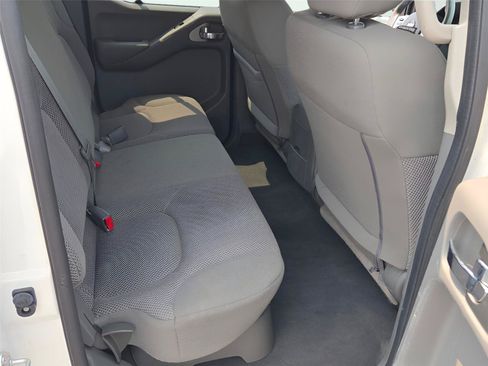 Used 2021 Nissan Frontier SV w/ Midnight Edition Floor Mats RWD image 8