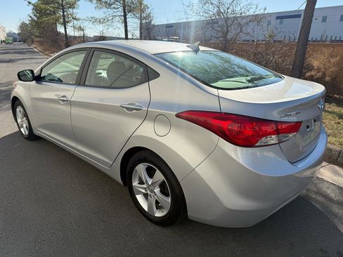 Used 2013 Hyundai Elantra GLS w/ Preferred Pkg image 3