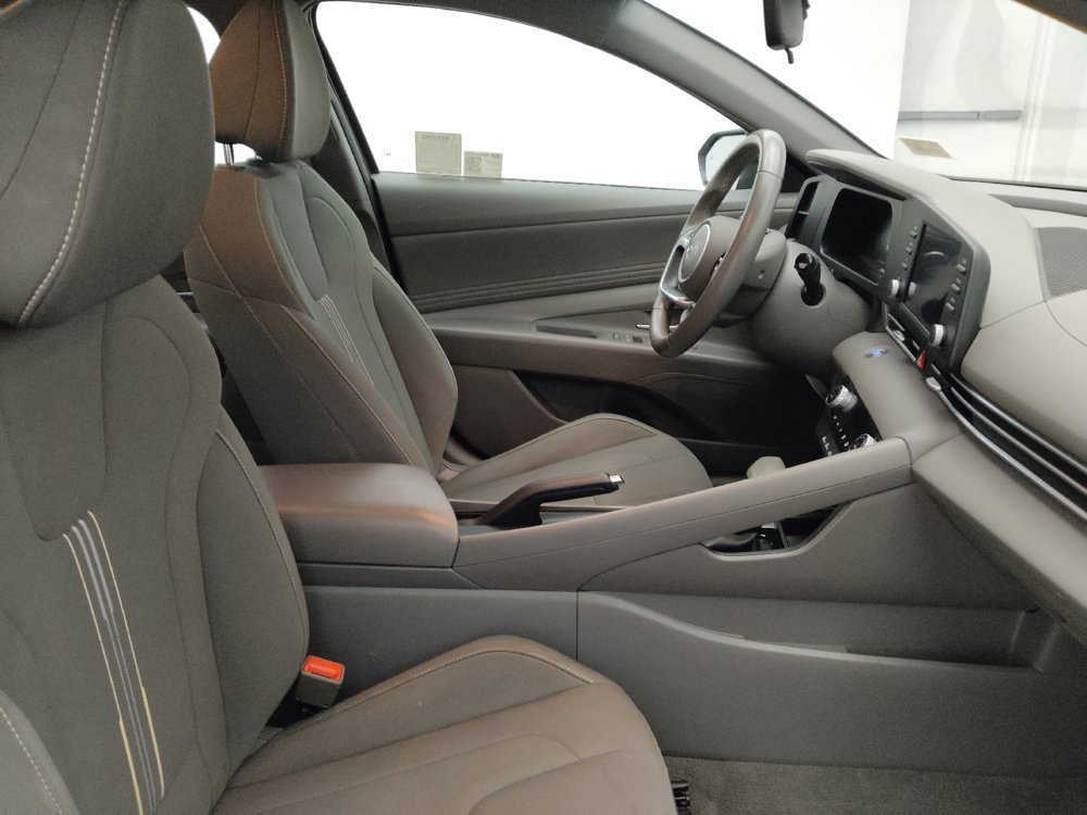 Used 2025 Hyundai Elantra Sport FWD image 21