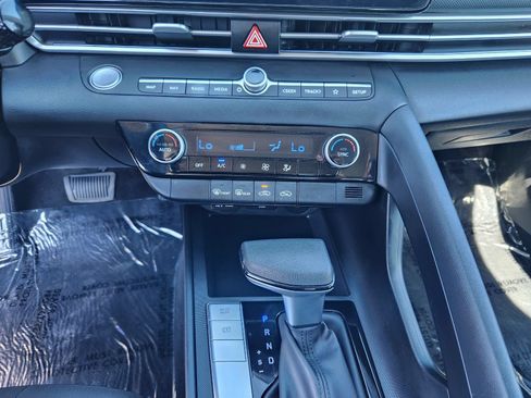 Used 2024 Hyundai Elantra SEL FWD image 25