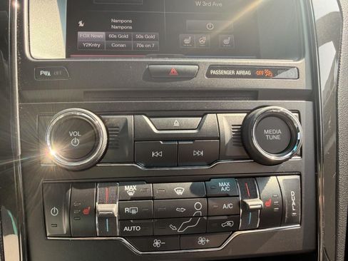Used 2016 Ford Explorer XLT w/ Equipment Group 202A AWD/4WD image 20