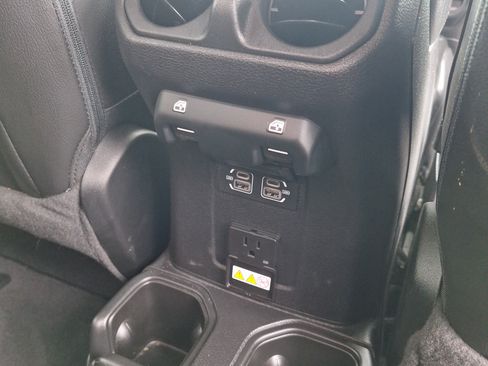 Used 2023 Jeep Gladiator Sport AWD/4WD image 26