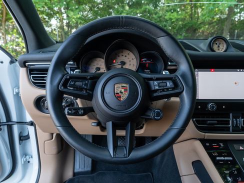 Used 2024 Porsche Macan AWD/4WD image 25