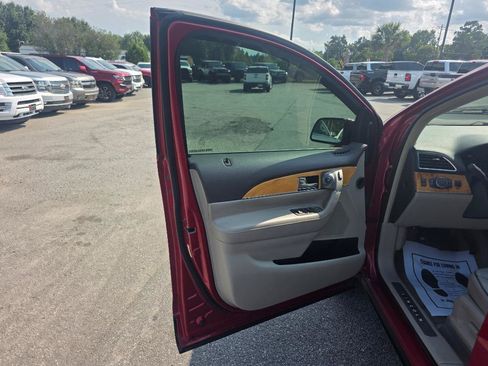Used 2012 Lincoln MKX FWD image 6