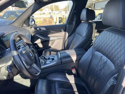 Used 2022 BMW X7 M50i w/ Cold Weather Package image 9