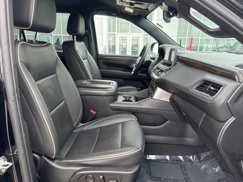 Used 2024 Chevrolet Suburban Premier AWD/4WD image 19