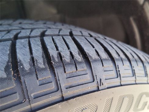 Used 2024 Toyota Venza XLE image 14