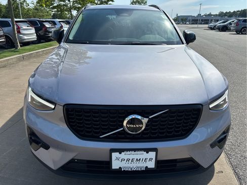 Used 2026 Volvo XC40 B5 Plus AWD/4WD image 3