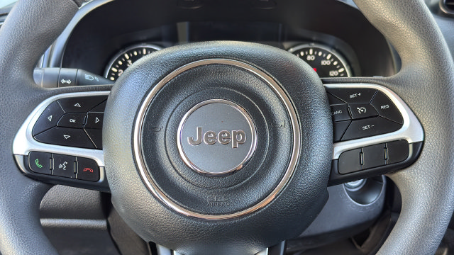 Used 2023 Jeep Renegade Latitude AWD/4WD image 17