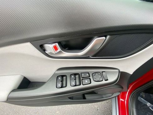 Used 2022 Hyundai Kona Limited image 13