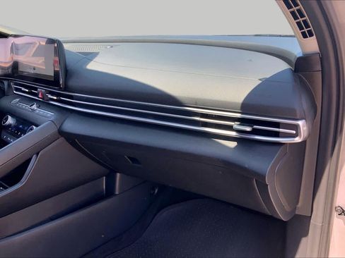 Used 2025 Hyundai Elantra SEL FWD image 18