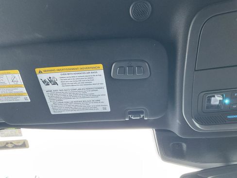 Used 2024 Ford Explorer King Ranch w/ Technology Package image 24