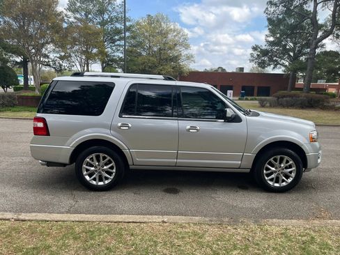 Used 2017 Ford Expedition Limited w/ Equipment Group 301A image 6