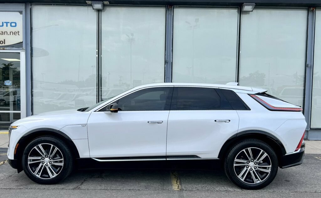 Used 2024 Cadillac Lyriq Luxury AWD/4WD image 32