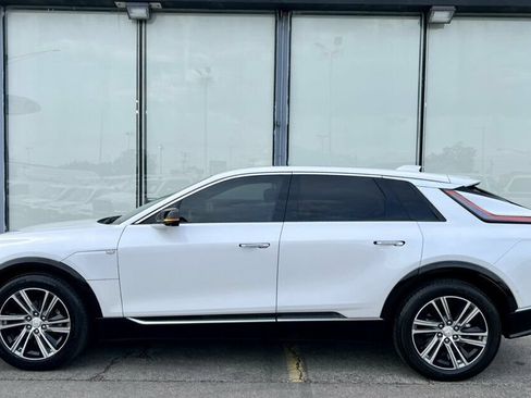 Used 2024 Cadillac Lyriq Luxury AWD/4WD image 32