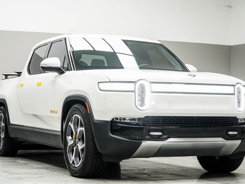 Used 2022 Rivian R1T Adventure image 4