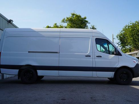 Used 2025 Mercedes-Benz Sprinter 2500 image 6