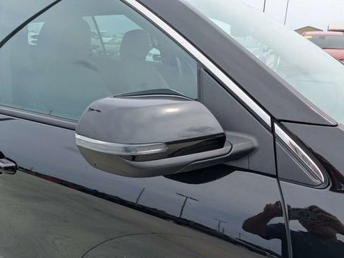 Used 2025 Chevrolet Traverse LT FWD image 11