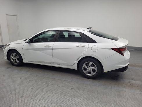 Used 2021 Hyundai Elantra SE image 3