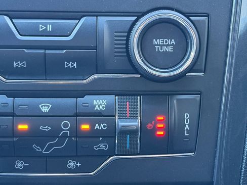 Used 2019 Ford Explorer XLT w/ Equipment Group 202A AWD/4WD image 27