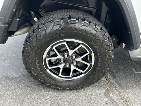 Used 2024 Jeep Wrangler Unlimited Rubicon w/ Technology Group image 21