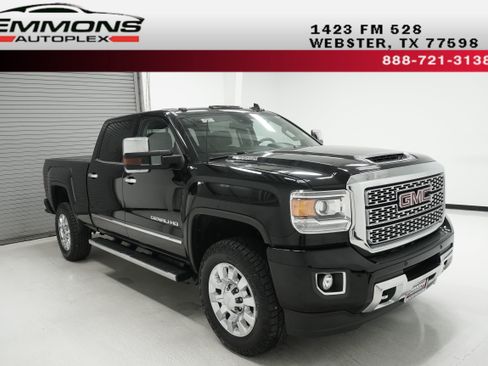 Used 2019 GMC Sierra 2500 Denali w/ Duramax Plus Package AWD/4WD image 1