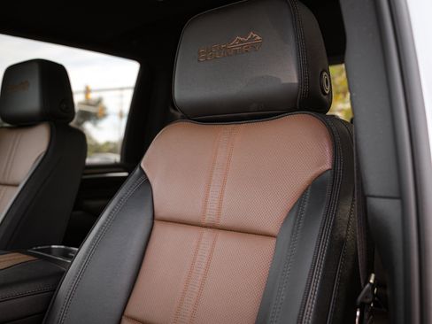 Used 2024 Chevrolet Silverado 2500 High Country w/ High Country Premium Package image 29