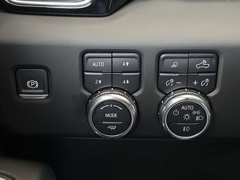 Used 2024 GMC Sierra 1500 Denali w/ Denali Reserve Package AWD/4WD image 40