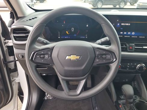 Used 2025 Chevrolet TrailBlazer LT AWD/4WD image 19