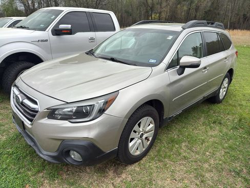 Used 2019 Subaru Outback 2.5i Premium image 1
