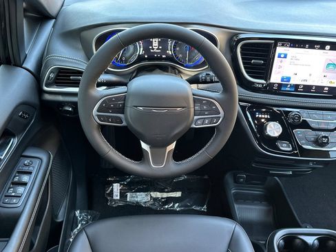 New 2027 Chrysler Pacifica Select FWD image 13