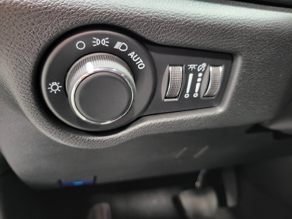 New 2027 Chrysler Pacifica Select AWD/4WD image 22