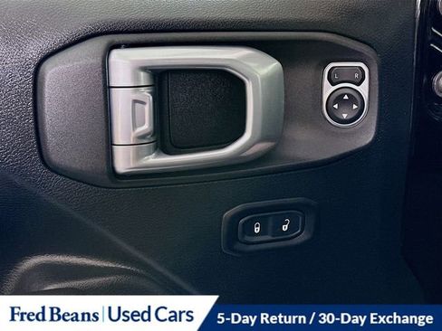 Certified 2022 Jeep Gladiator Willys image 20