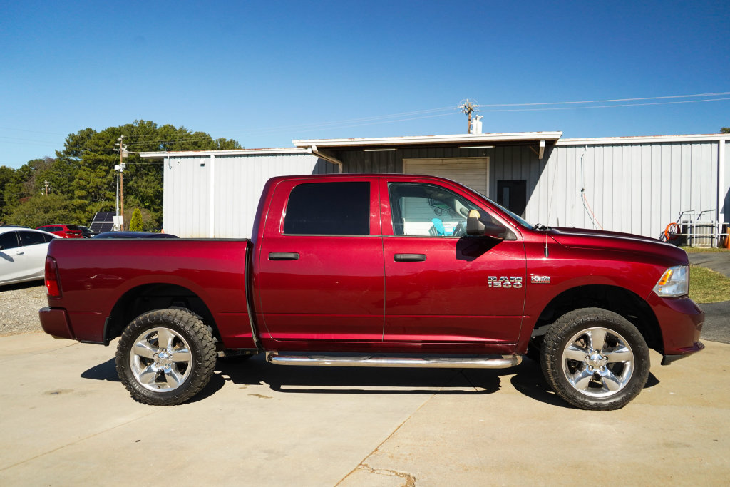 Used 2017 RAM 1500 Express AWD/4WD image 3