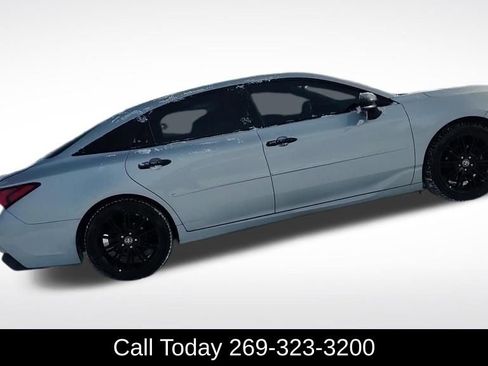 Used 2022 Toyota Avalon XSE image 6