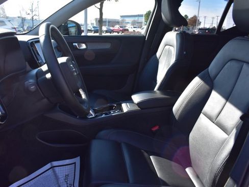 Used 2025 Volvo XC40 B5 Plus image 15