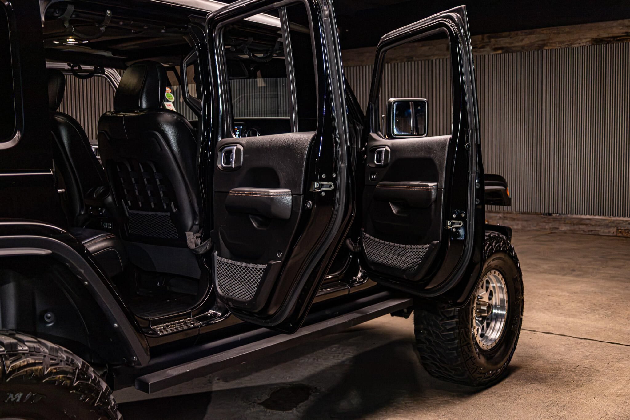 Used 2021 Jeep Wrangler Unlimited Rubicon w/ Xtreme Recon 35" Tire Package AWD/4WD image 32