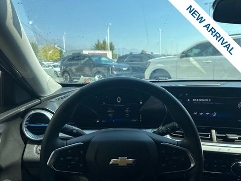 Used 2024 Chevrolet Trax LT w/ LT Convenience Package FWD image 20