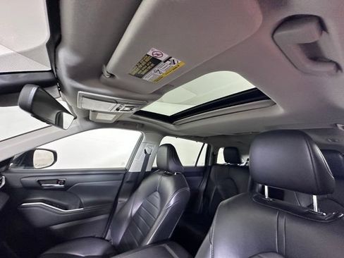 Used 2023 Toyota Highlander XLE AWD/4WD image 25