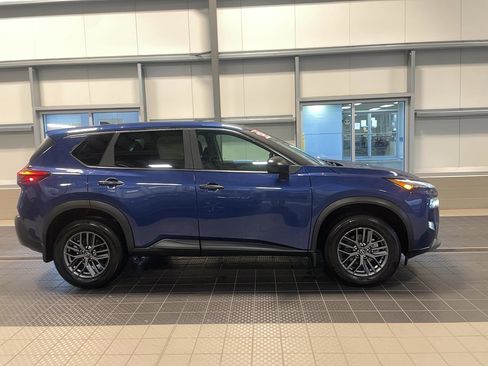Used 2023 Nissan Rogue S image 4