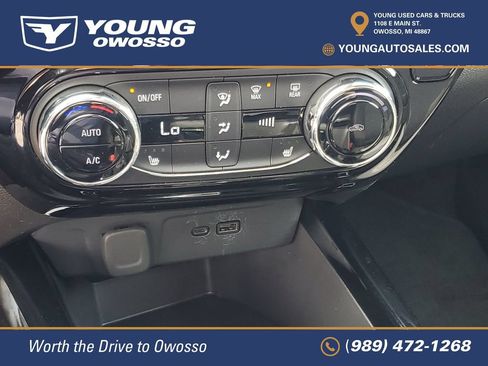 Used 2025 Chevrolet Trax LT w/ Driver Confidence Package FWD image 17