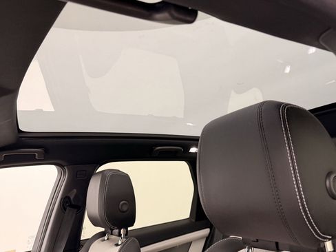 New 2025 Land Rover Discovery Sport Dynamic SE image 14