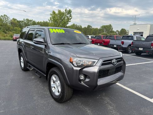 Used 2021 Toyota 4Runner SR5 Premium w/ Moonroof Package AWD/4WD image 8
