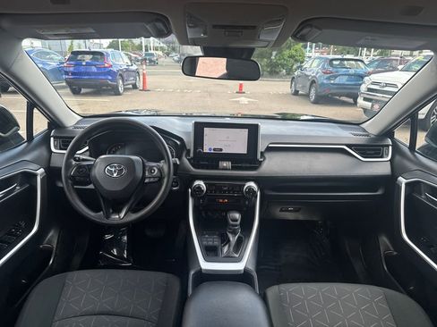 Used 2025 Toyota RAV4 XLE AWD/4WD image 11