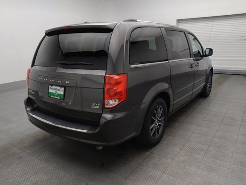 Used 2017 Dodge Grand Caravan SXT image 9