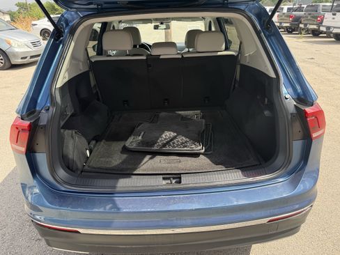 Used 2018 Volkswagen Tiguan SE AWD/4WD image 19