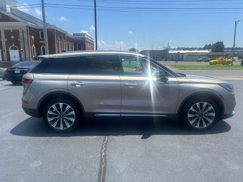 Used 2020 Lincoln Corsair Reserve AWD/4WD image 4